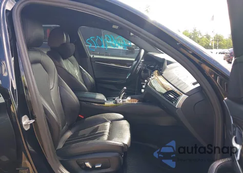 2018 BMW 530I xDrive z USA, uszkodzony, nr VIN WBAJA7C54JWA73646